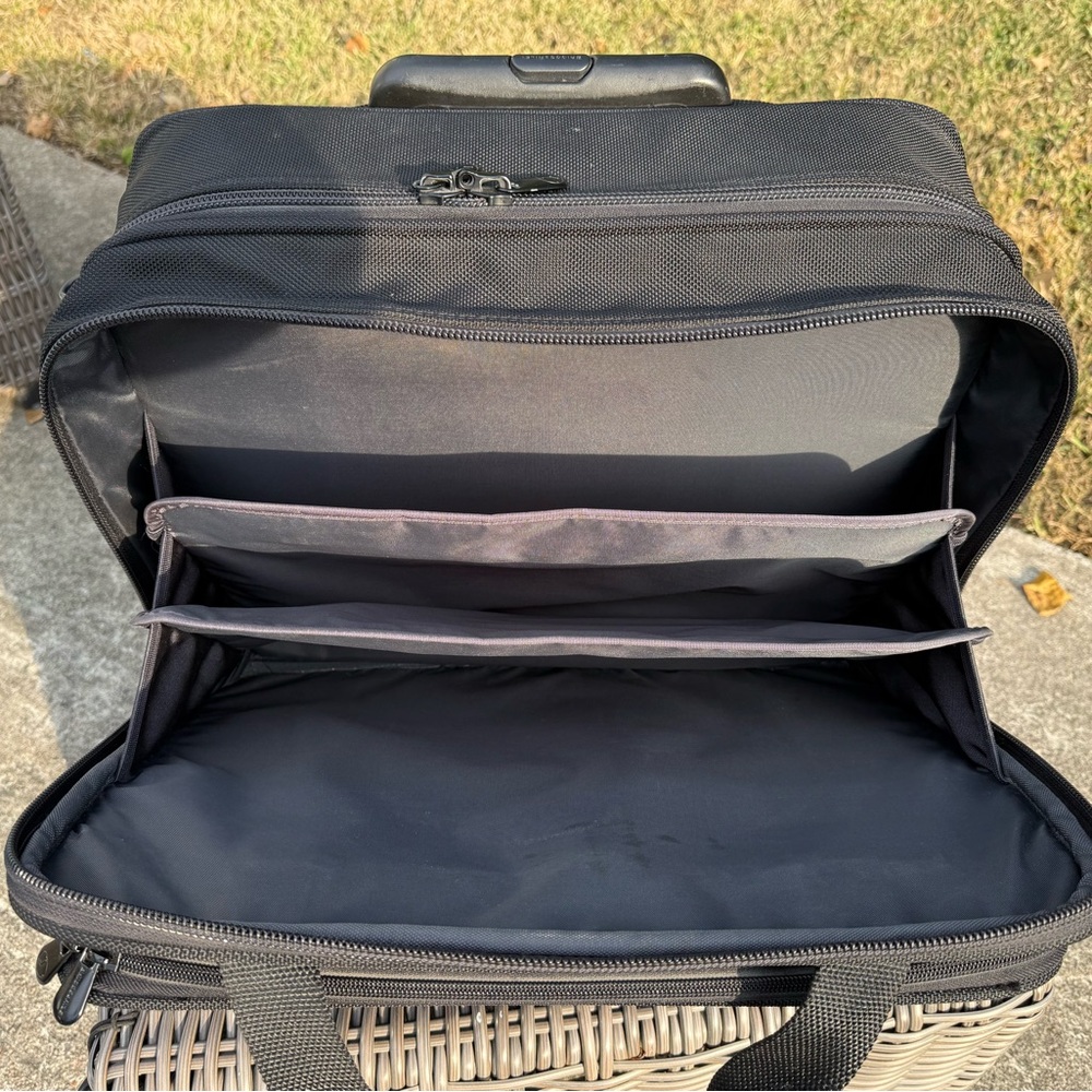 Briggs & Riley Travelware Laptop Briefcase  Durable & Professional - Picture 11 of 14